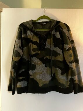 Rock & Republic Black and Gray Textured Knit Sweater